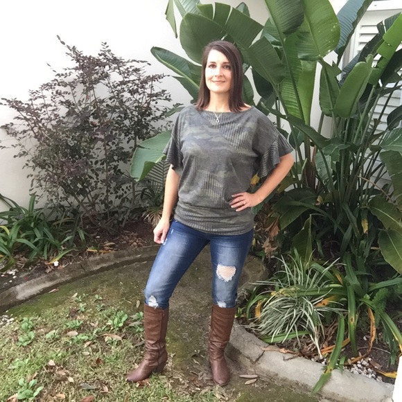 ⭐️ Ribbed Ruffle Off Shoulder Camo Top Green 0919 - Picture 7 of 9